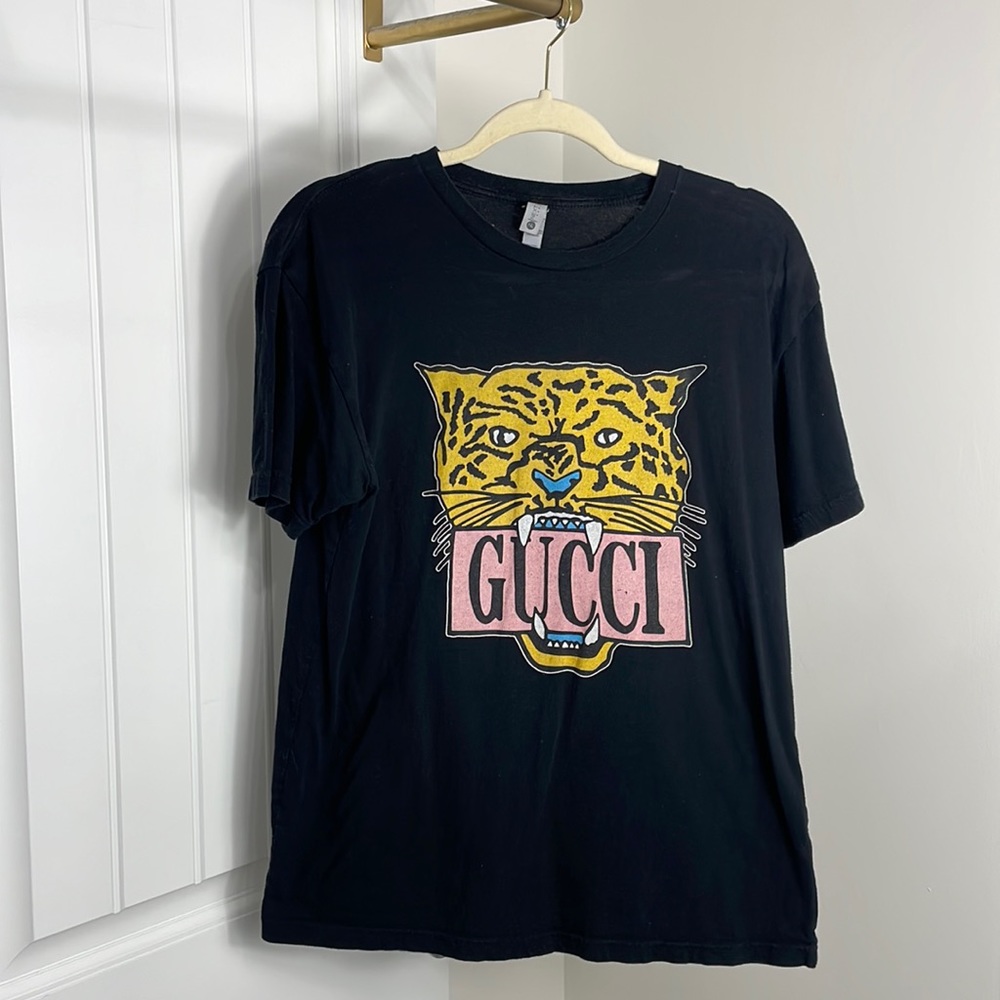 Graphic tee